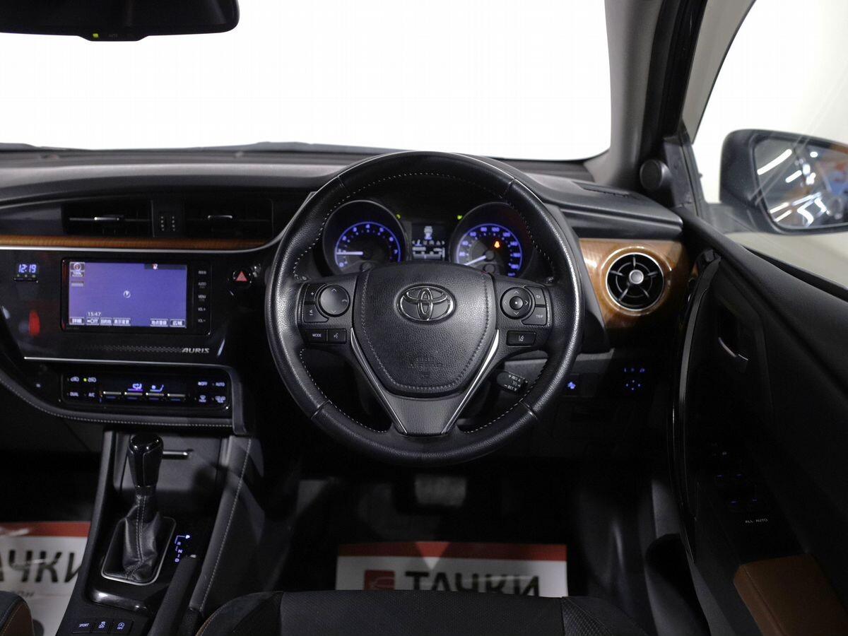 Toyota Auris 2015 - фото автомобиля