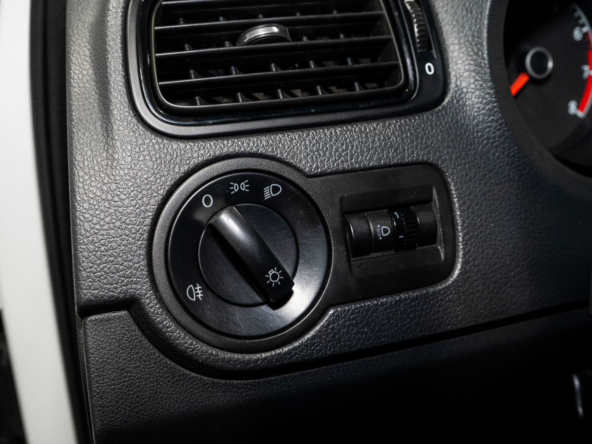 Volkswagen Polo 2017 - фото автомобиля