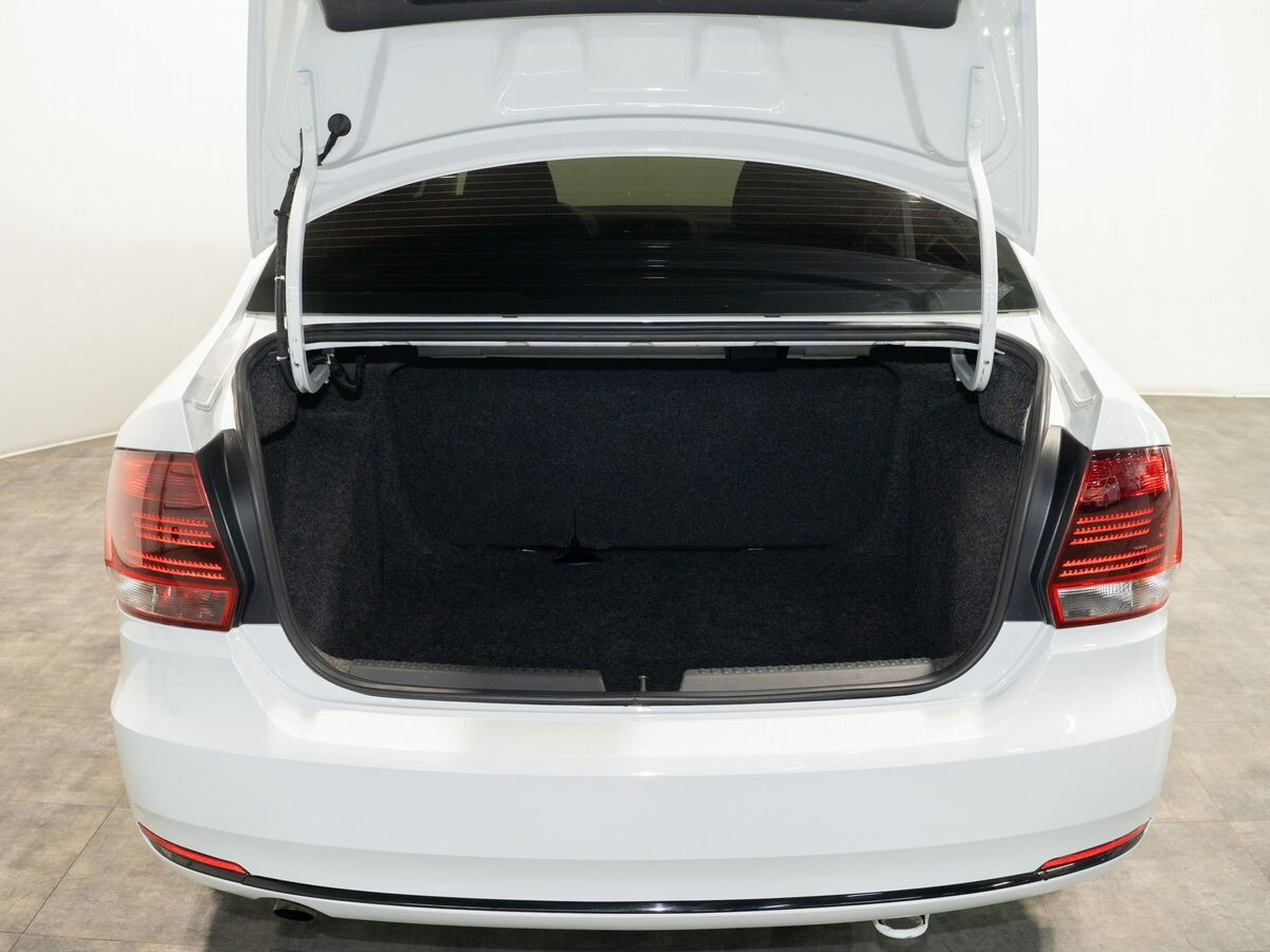 Volkswagen Polo 2017 - фото автомобиля