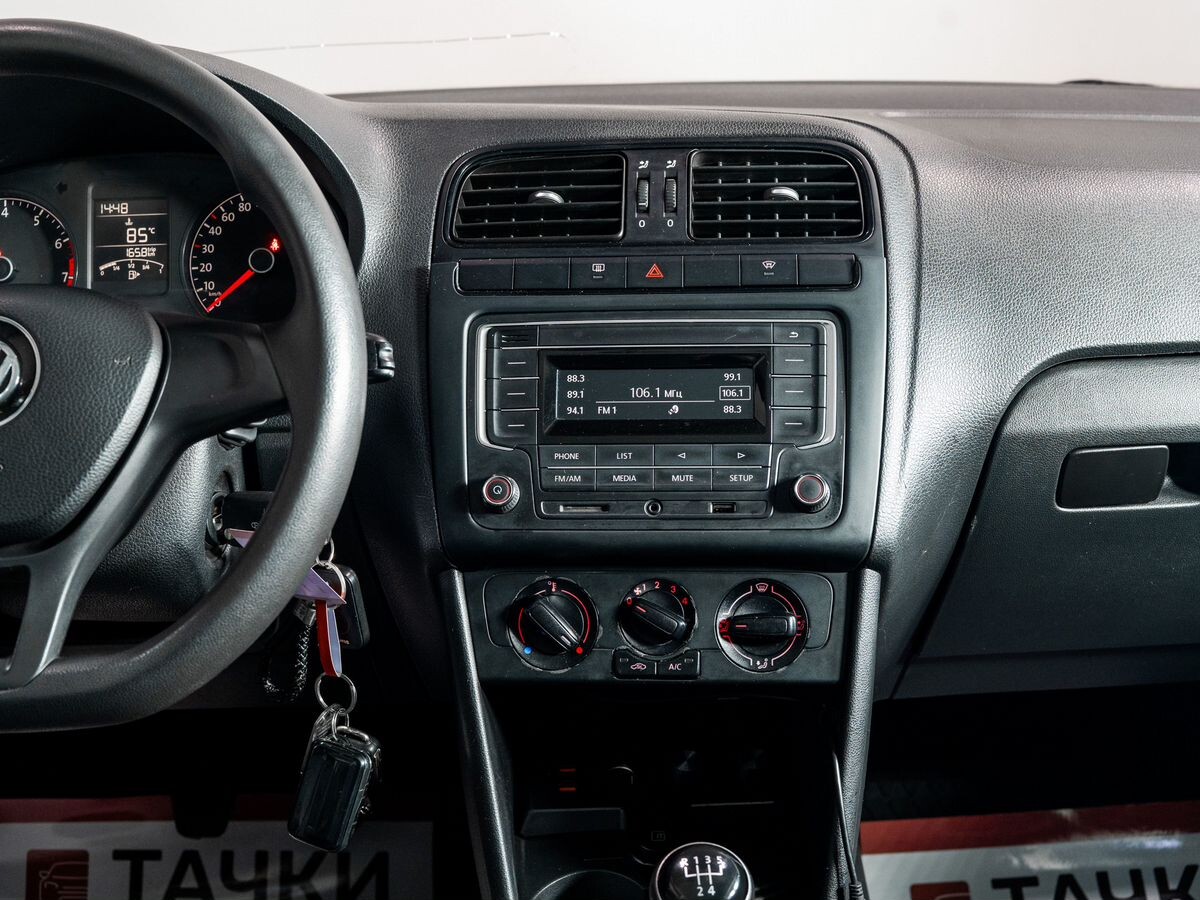 Volkswagen Polo 2017 - фото автомобиля