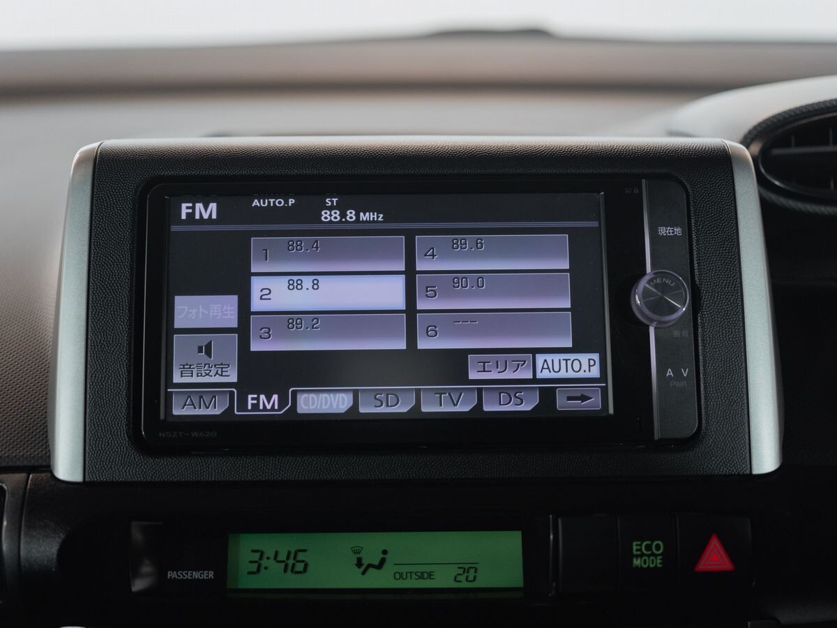 Toyota Wish 2012 - фото автомобиля