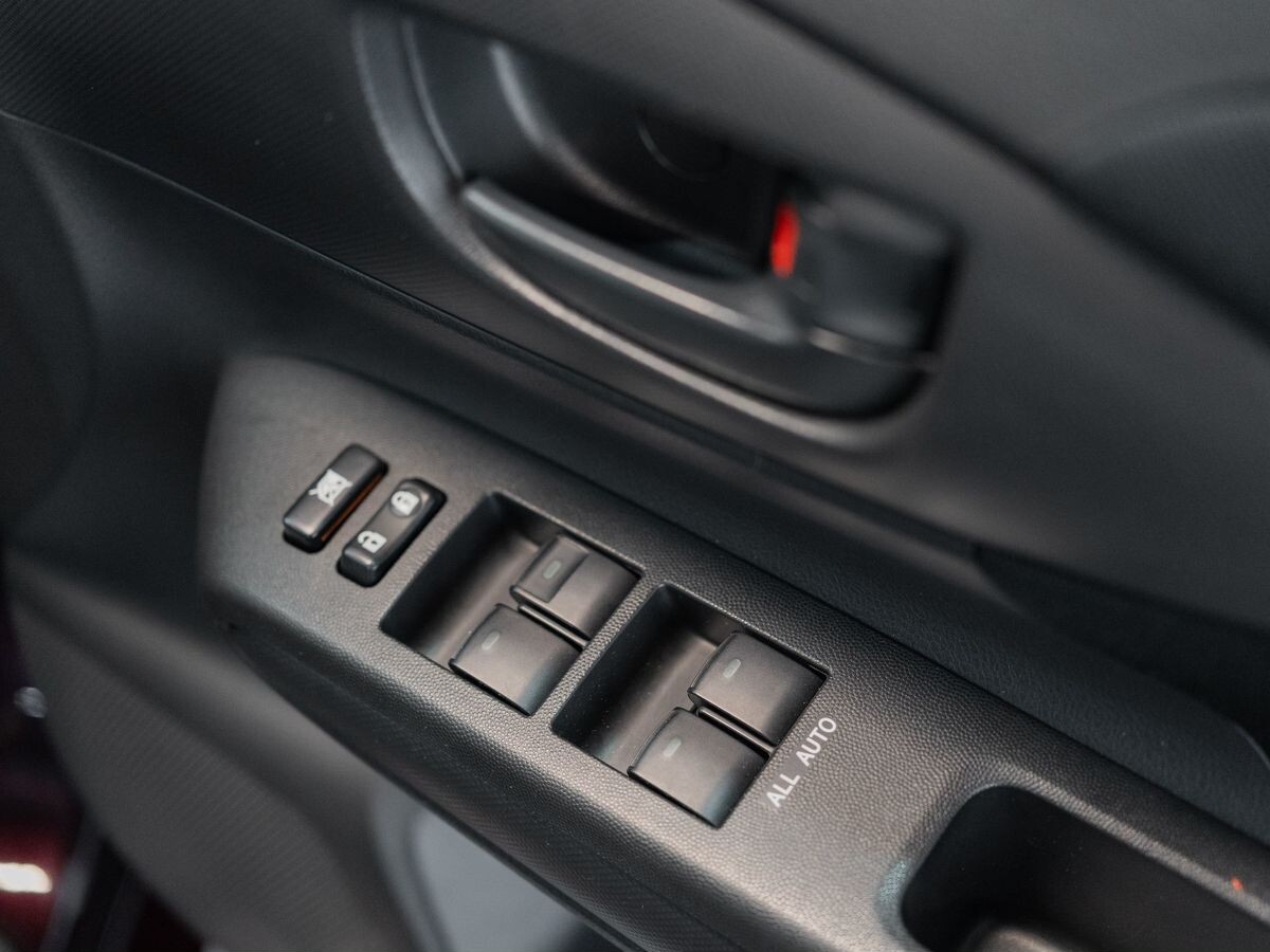 Toyota Wish 2012 - фото автомобиля