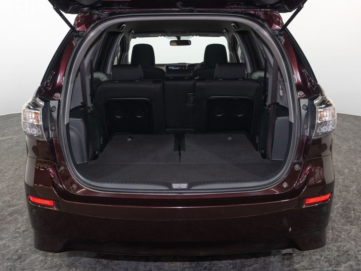 Toyota Wish 2012 - фото автомобиля