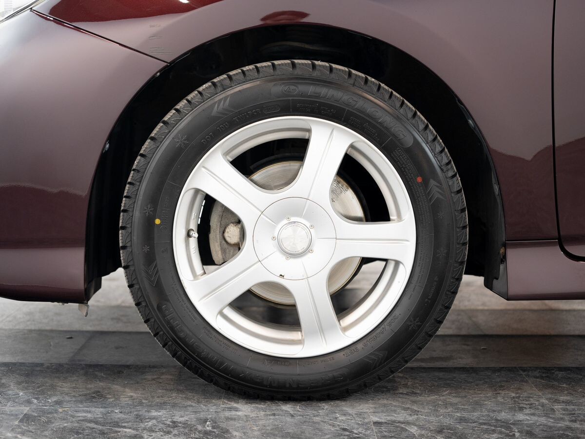 Toyota Wish 2012 - фото автомобиля