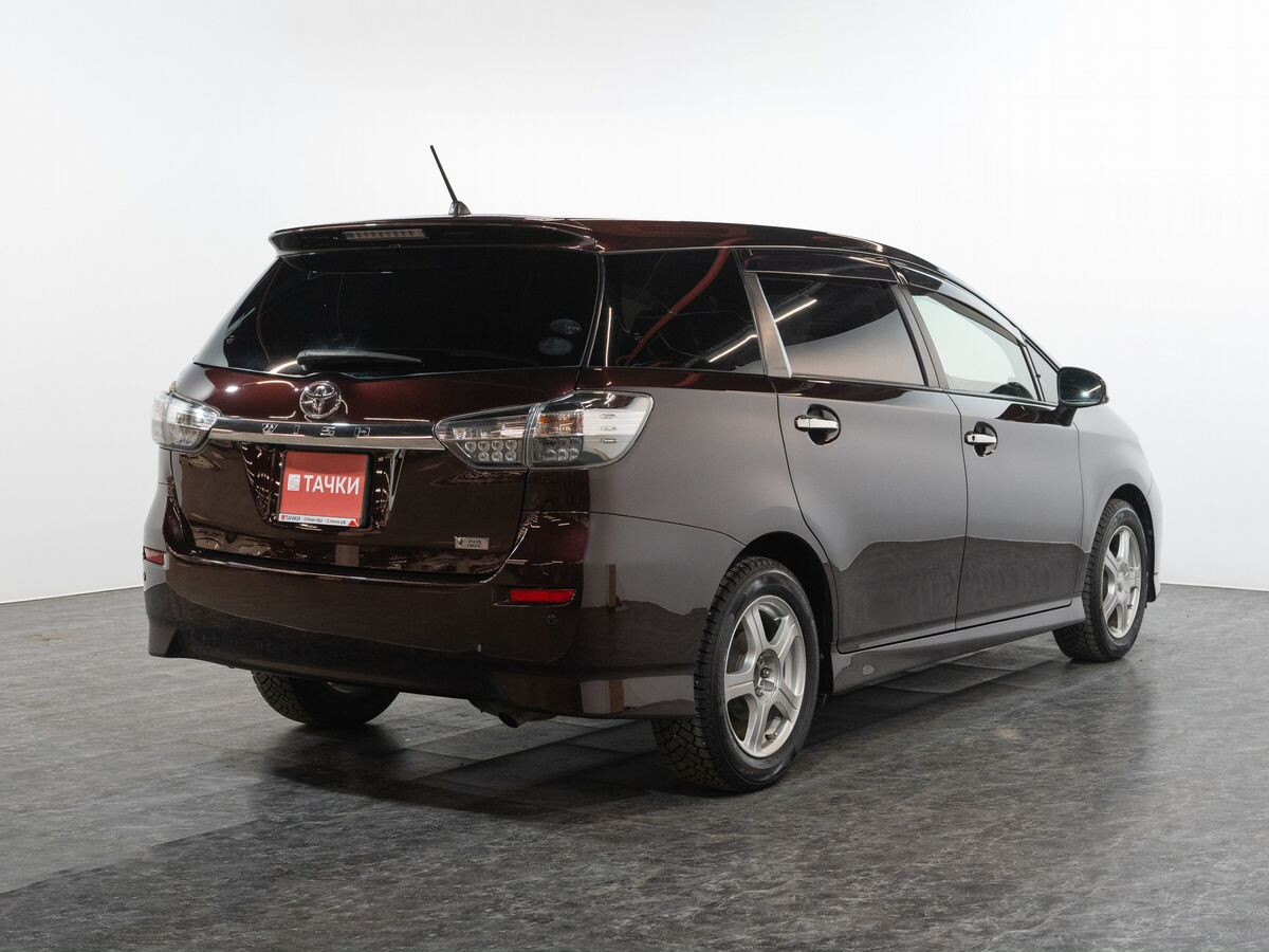 Toyota Wish 2012 - фото автомобиля
