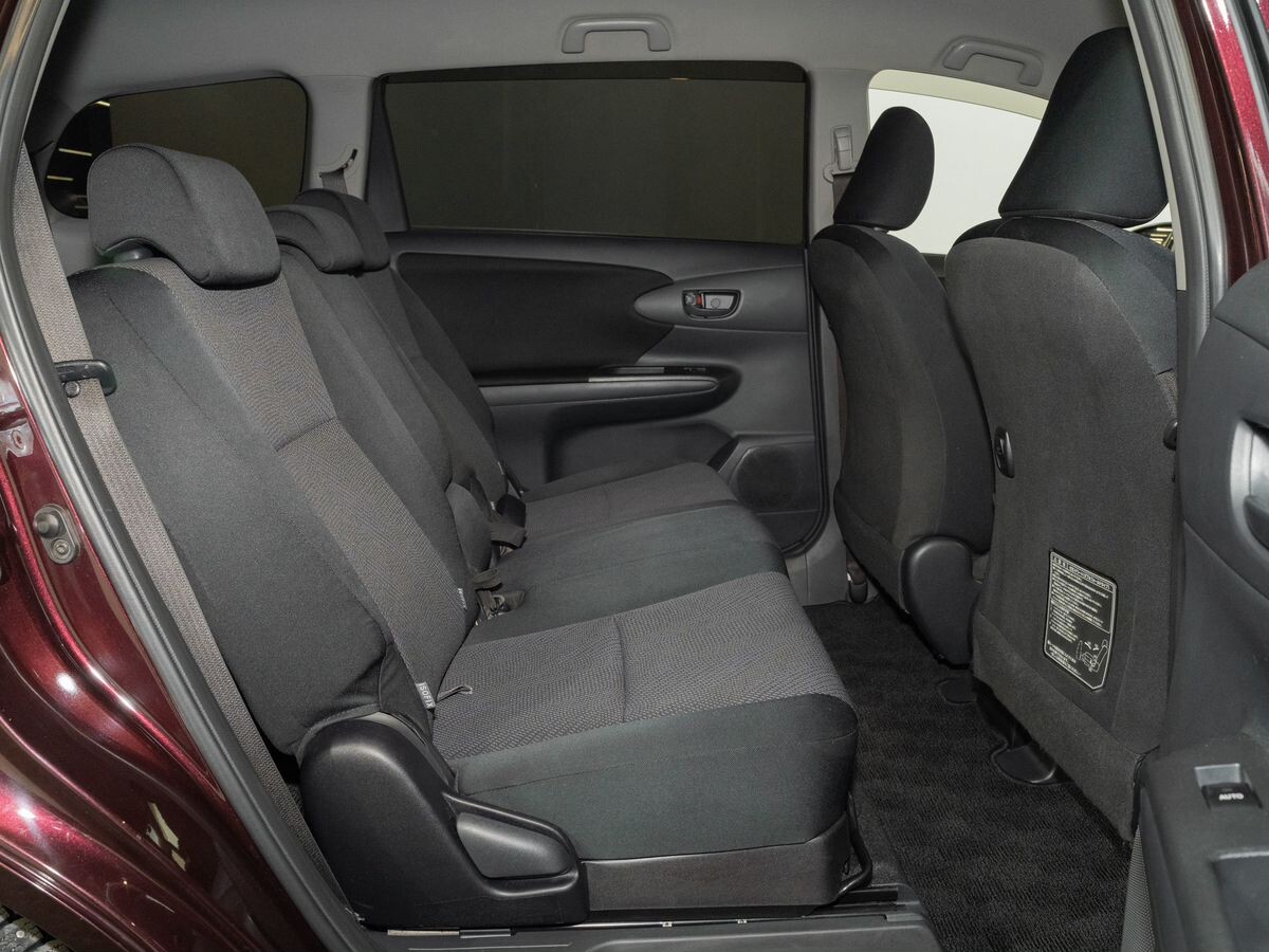 Toyota Wish 2012 - фото автомобиля