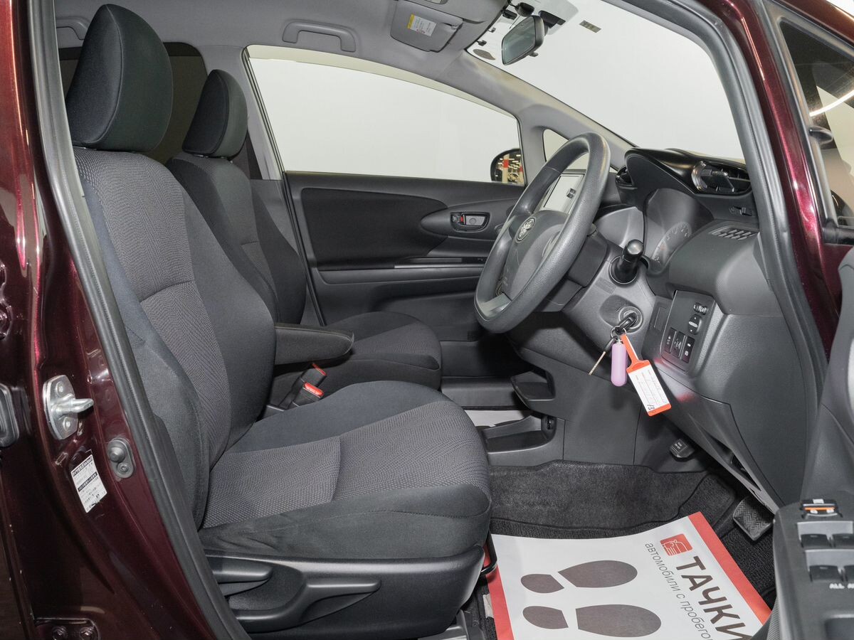 Toyota Wish 2012 - фото автомобиля