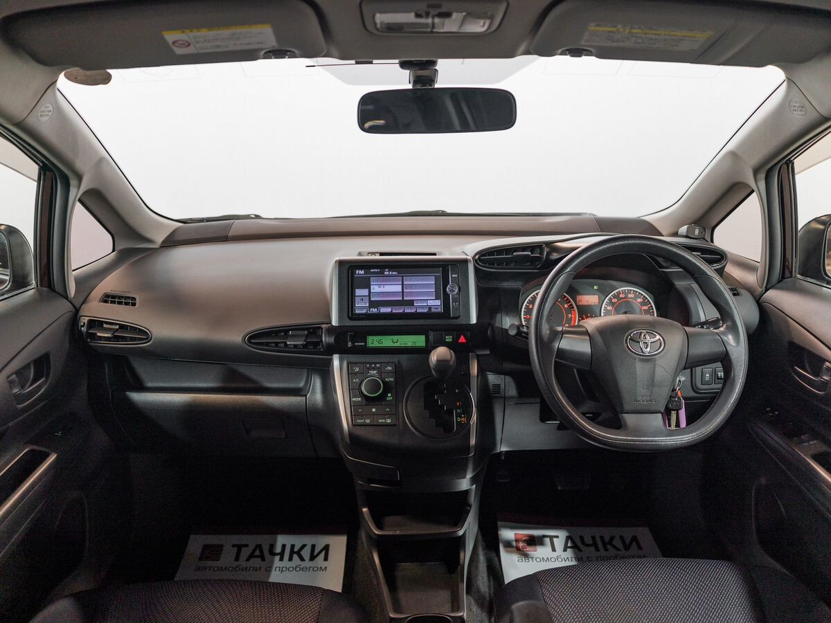 Toyota Wish 2012 - фото автомобиля