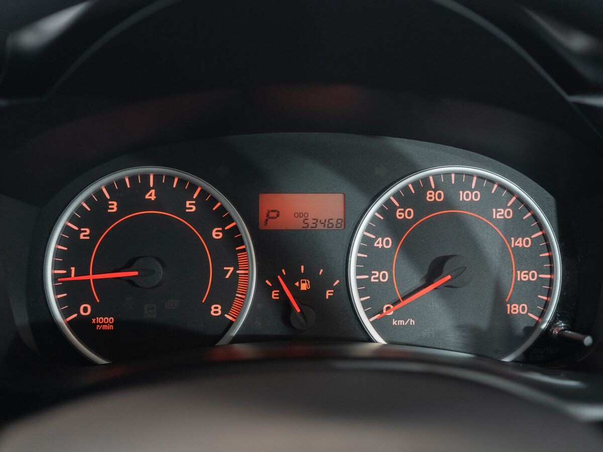 Toyota Wish 2012 - фото автомобиля