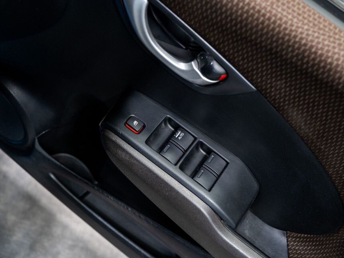 Honda Fit Shuttle 2012 - фото автомобиля