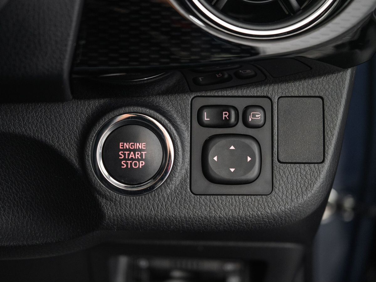 Toyota Vitz 2019 - фото автомобиля