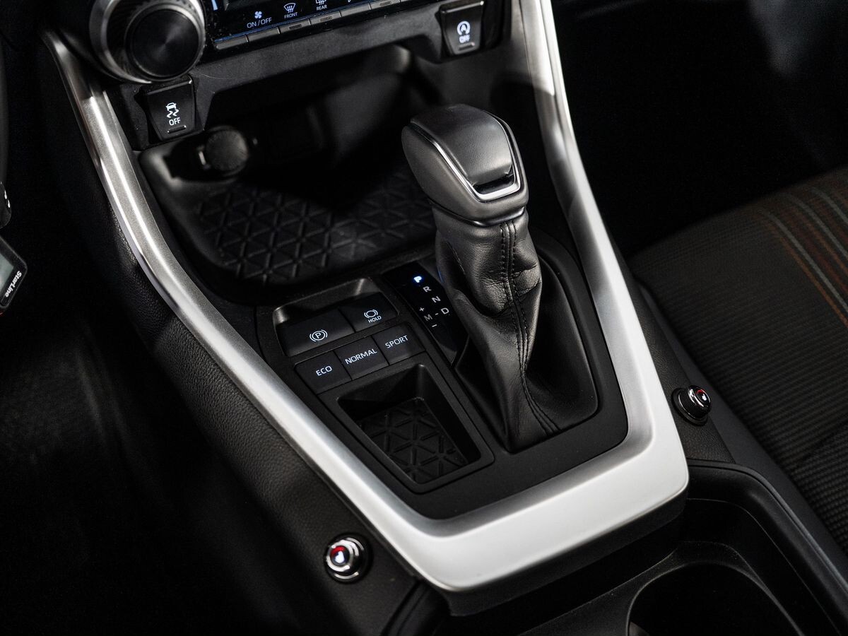 Toyota RAV4 2021 - фото автомобиля