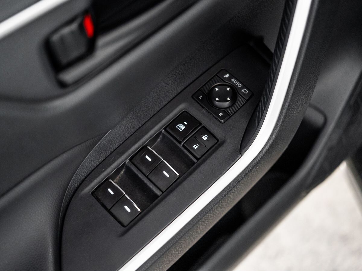 Toyota RAV4 2021 - фото автомобиля