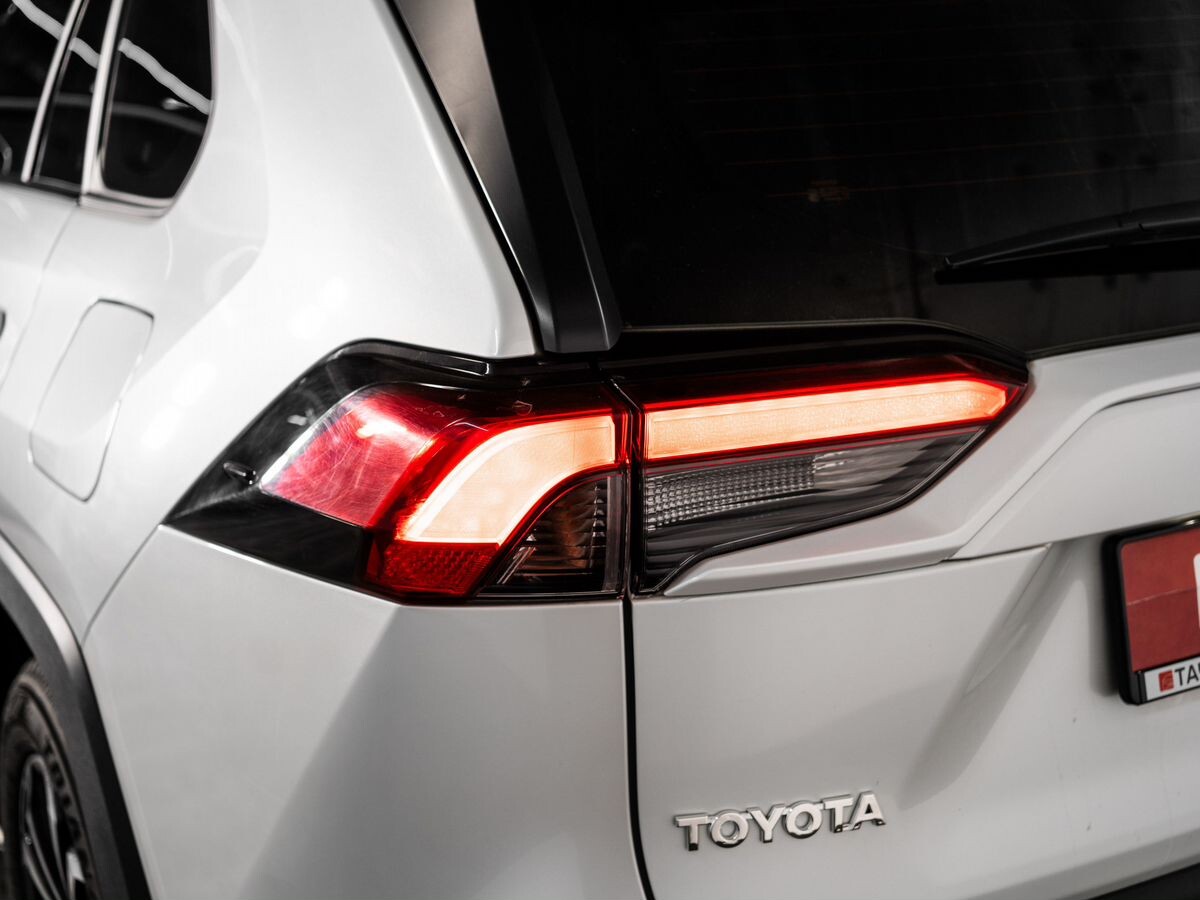Toyota RAV4 2021 - фото автомобиля