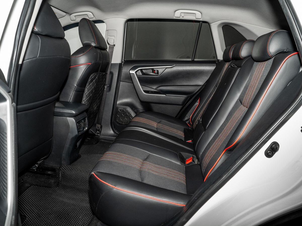 Toyota RAV4 2021 - фото автомобиля