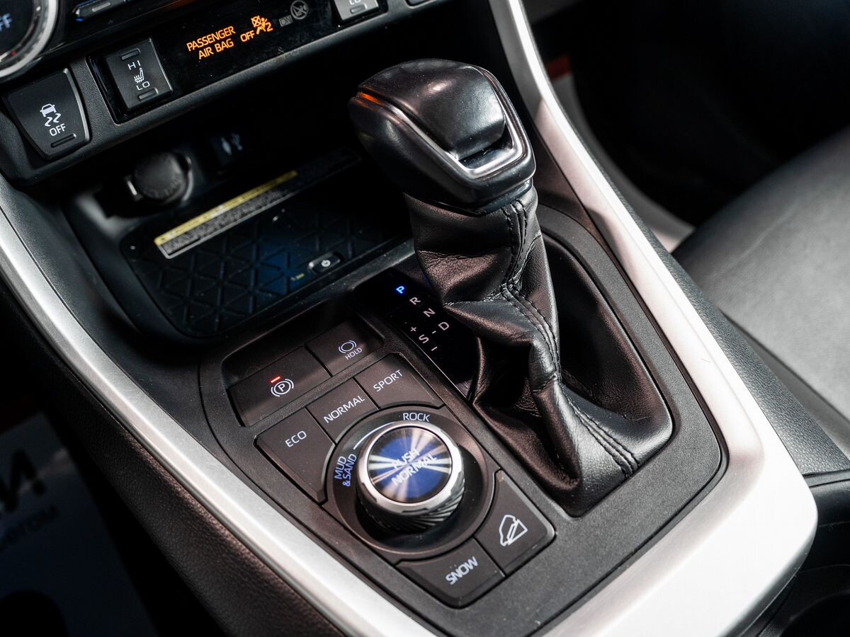 Toyota RAV4 2020 - фото автомобиля