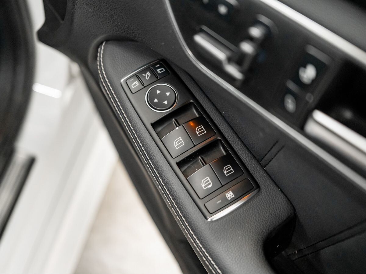 Mercedes-Benz E-Класс 2013 - фото автомобиля