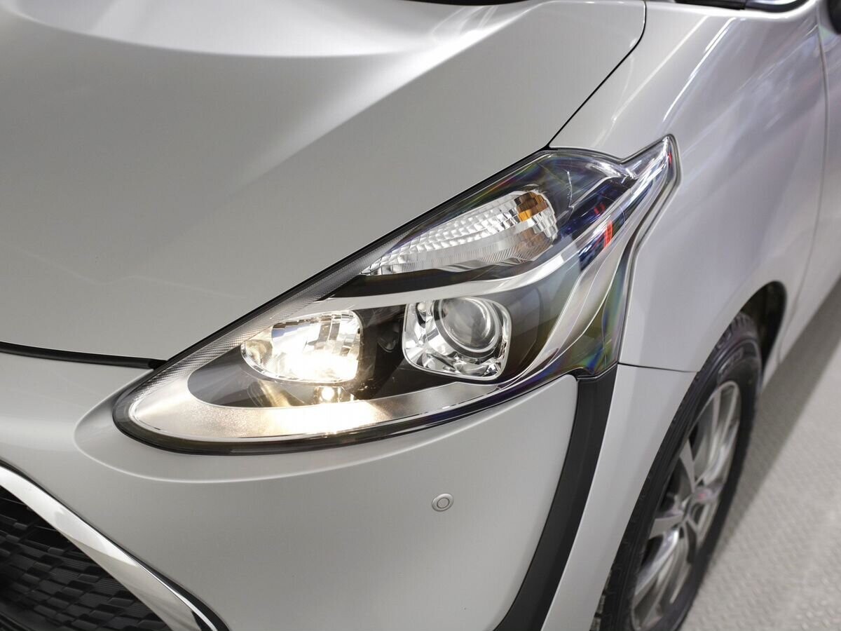 Toyota Sienta 2019 - фото автомобиля