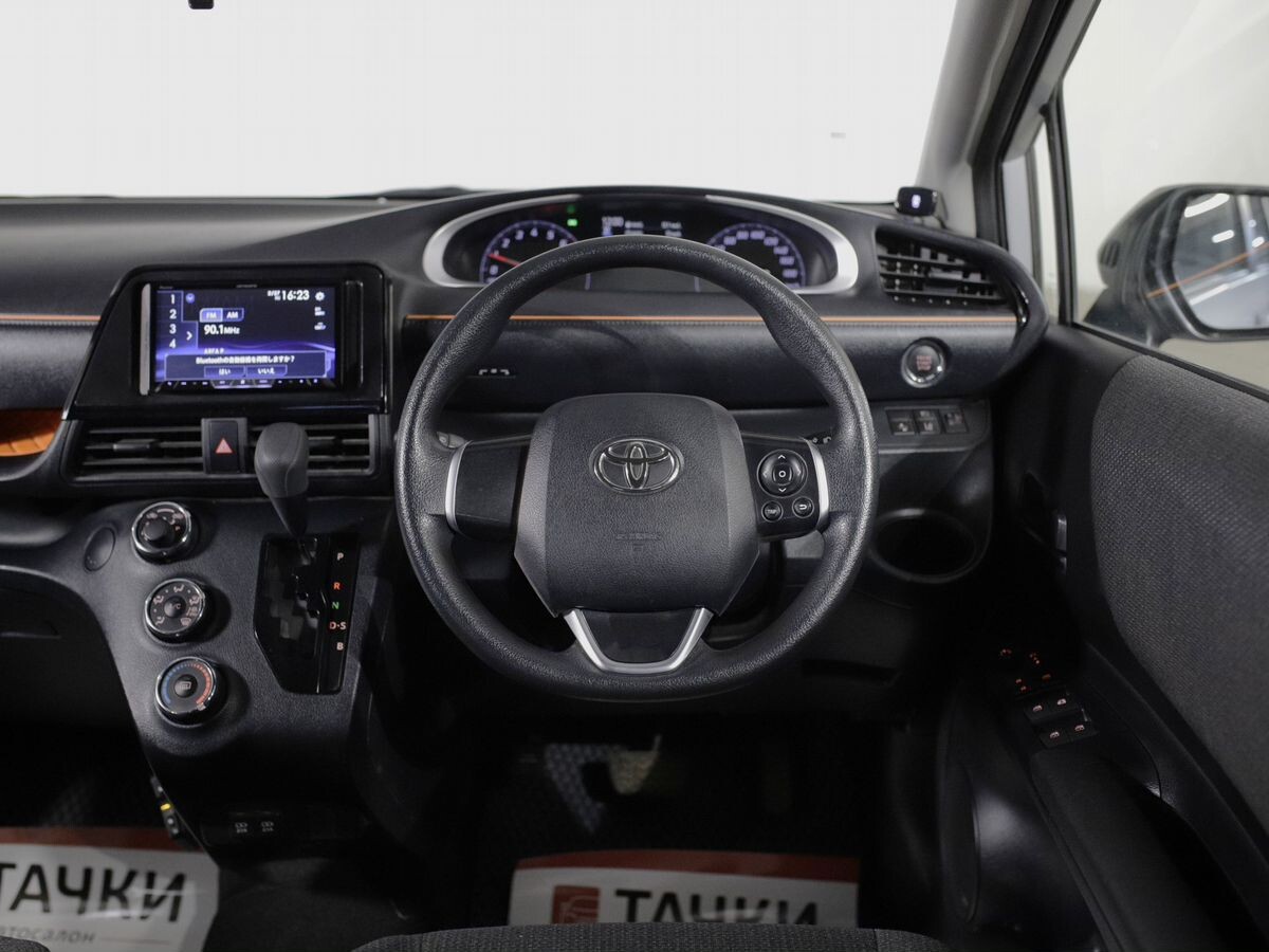 Toyota Sienta 2019 - фото автомобиля