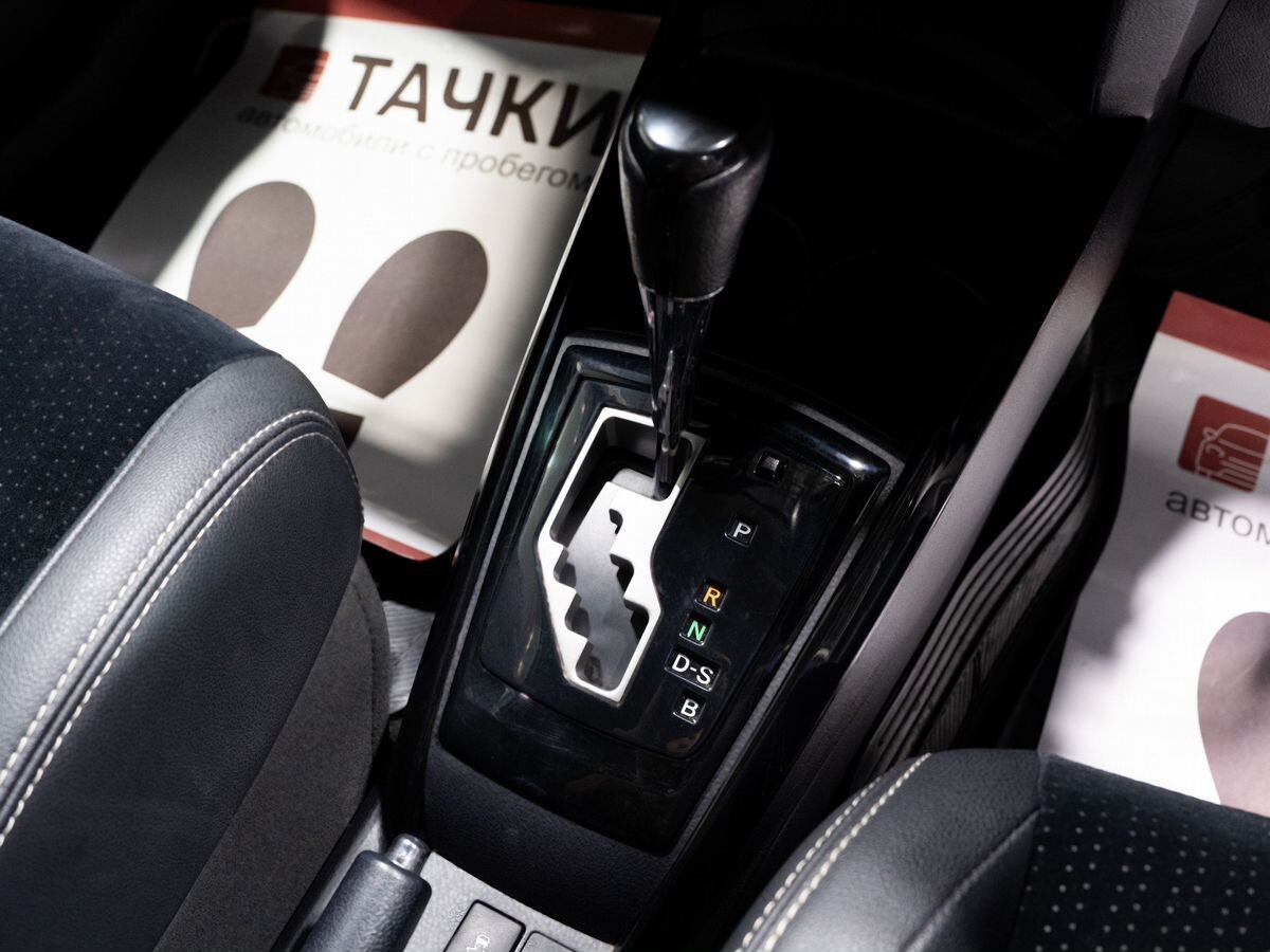 Toyota Corolla 2013 - фото автомобиля