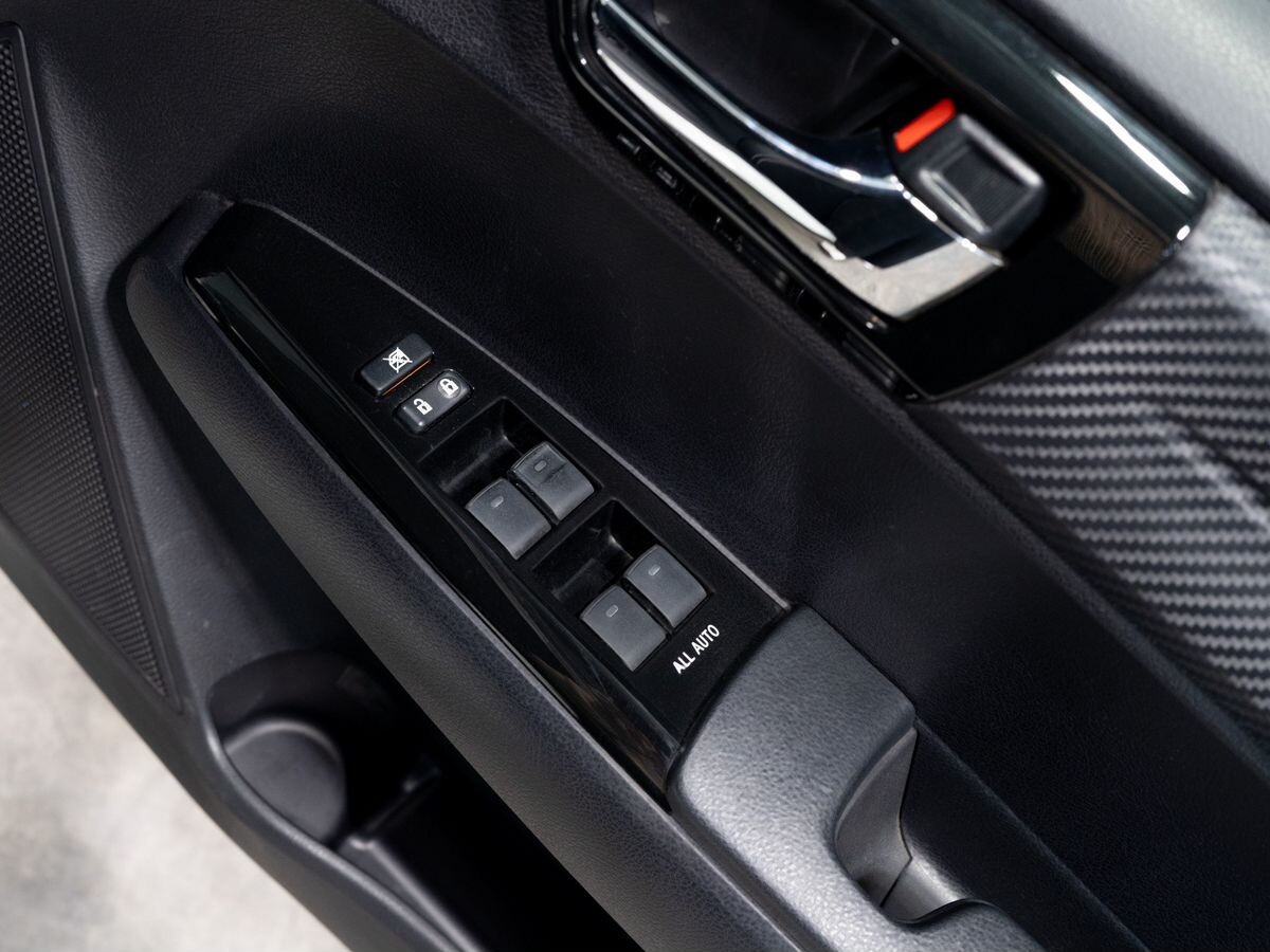 Toyota Corolla 2013 - фото автомобиля