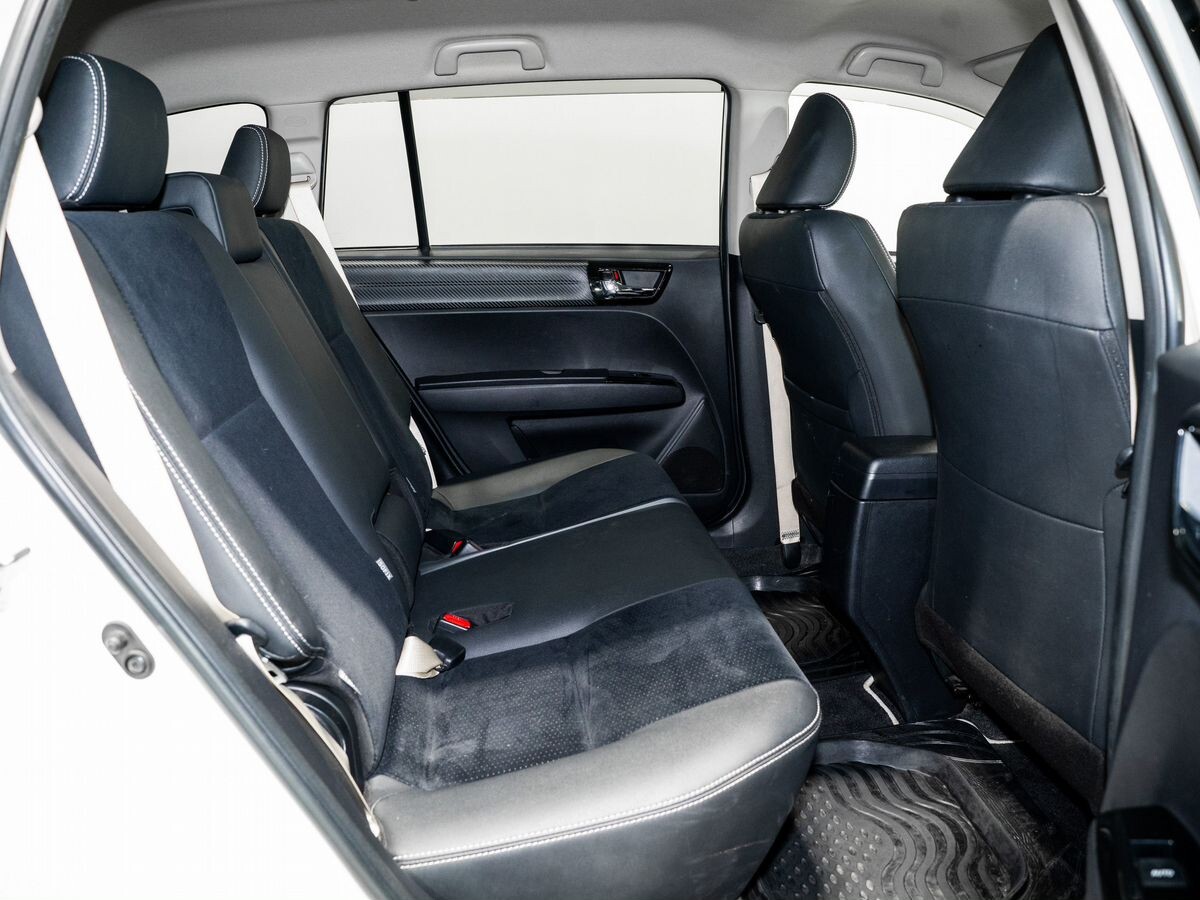 Toyota Corolla 2013 - фото автомобиля