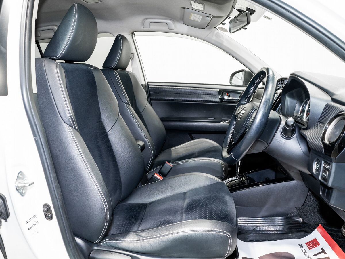 Toyota Corolla 2013 - фото автомобиля