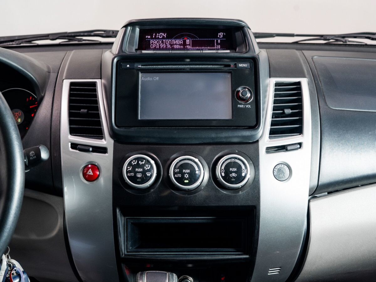 Mitsubishi Pajero Sport 2014 - фото автомобиля