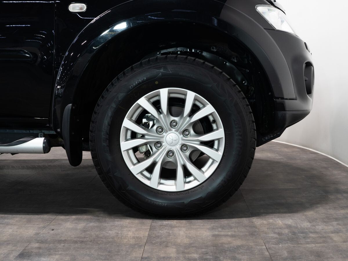 Mitsubishi Pajero Sport 2014 - фото автомобиля