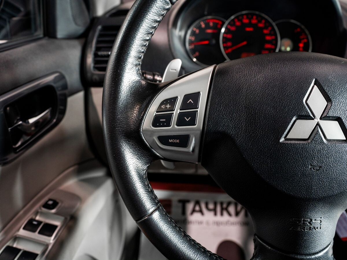 Mitsubishi Pajero Sport 2014 - фото автомобиля