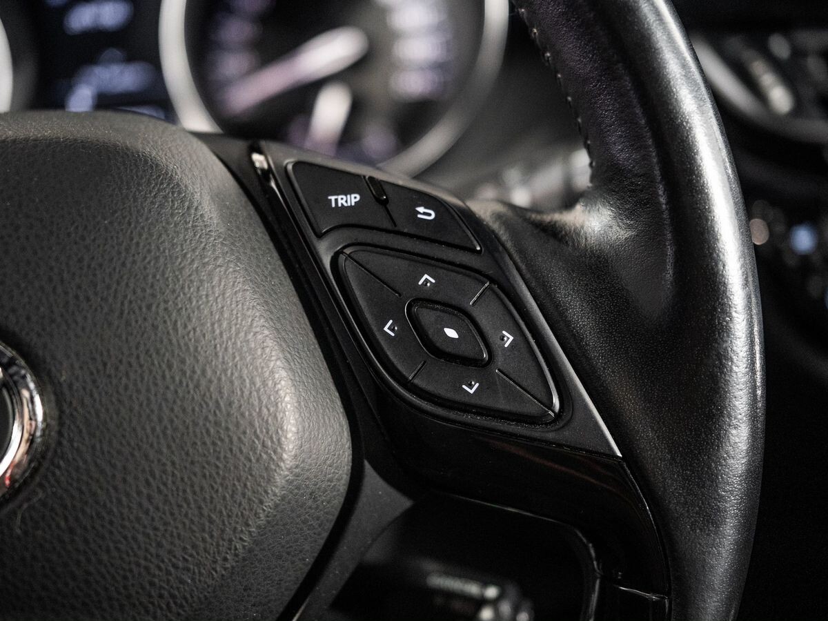 Toyota C-HR 2020 - фото автомобиля