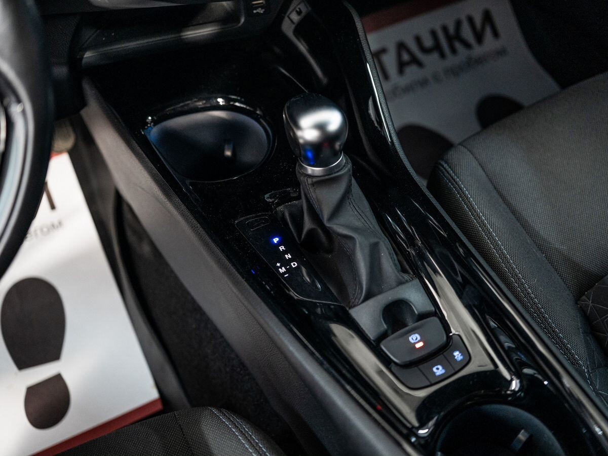 Toyota C-HR 2020 - фото автомобиля