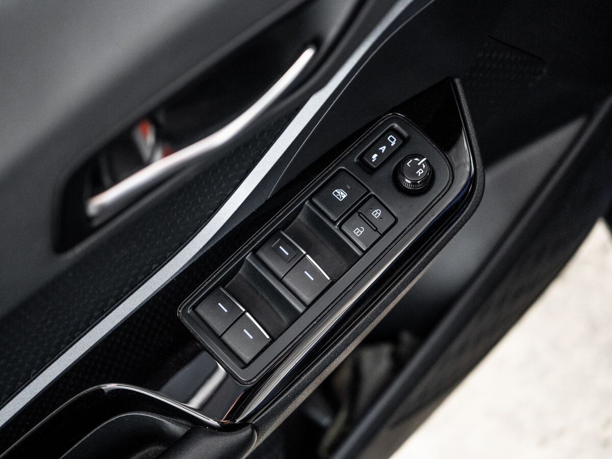 Toyota C-HR 2020 - фото автомобиля