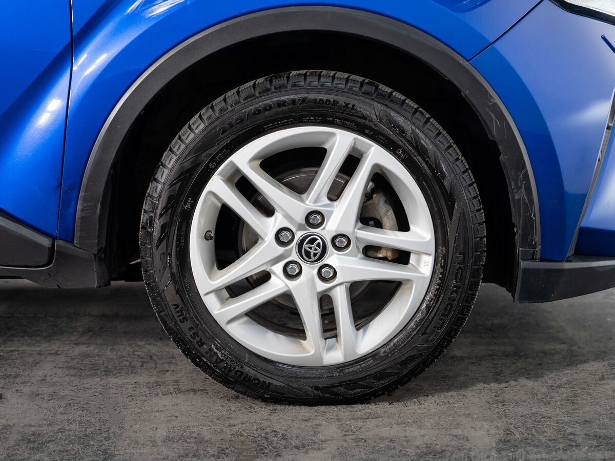 Toyota C-HR 2020 - фото автомобиля