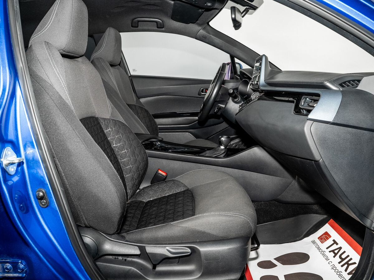 Toyota C-HR 2020 - фото автомобиля