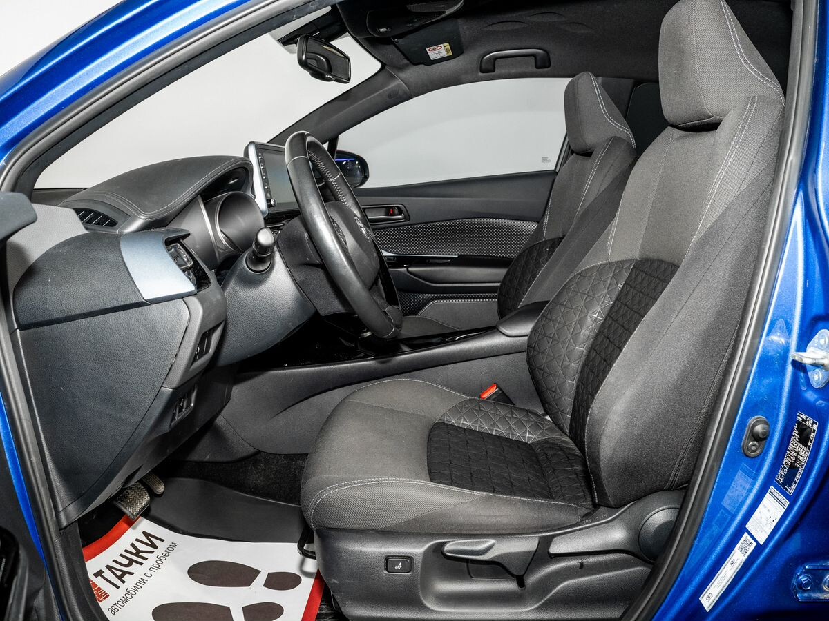 Toyota C-HR 2020 - фото автомобиля