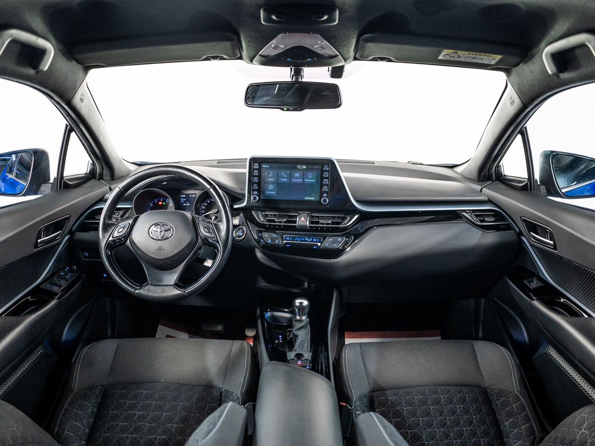 Toyota C-HR 2020 - фото автомобиля