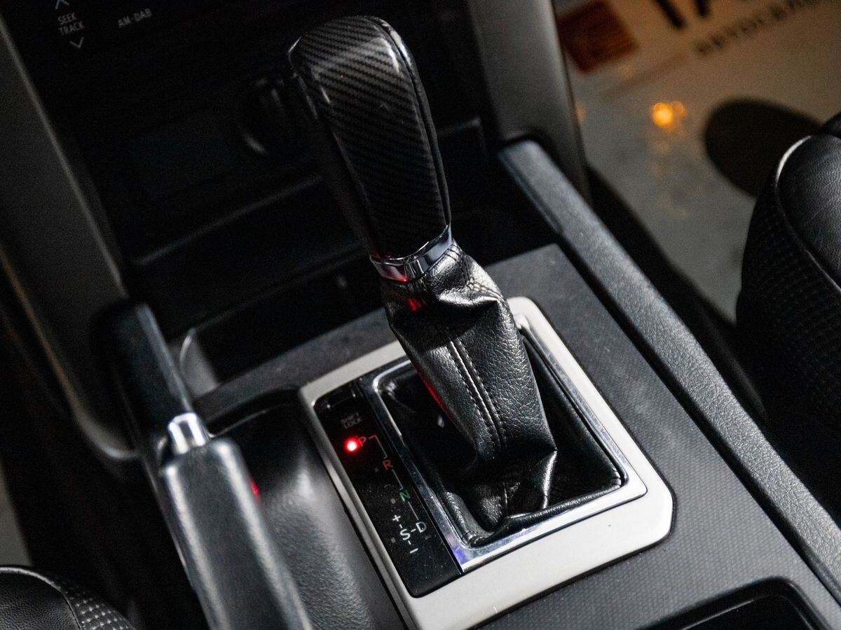 Toyota Land Cruiser Prado 2010 - фото автомобиля