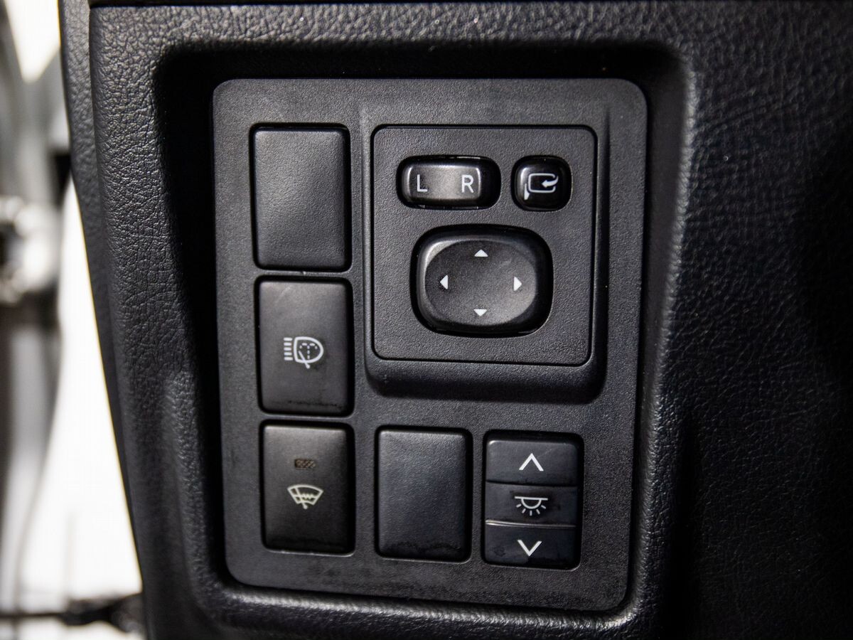 Toyota Land Cruiser Prado 2010 - фото автомобиля