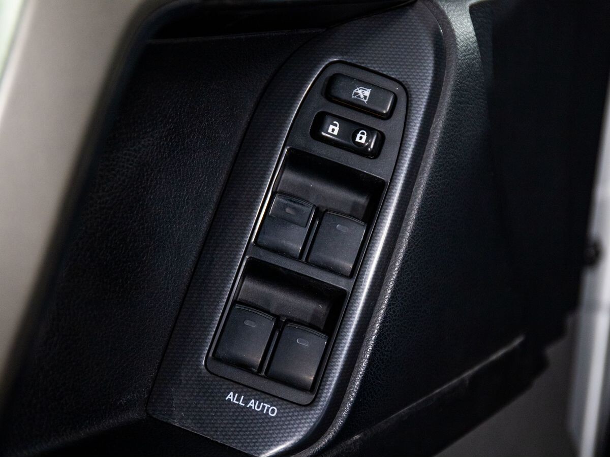 Toyota Land Cruiser Prado 2010 - фото автомобиля