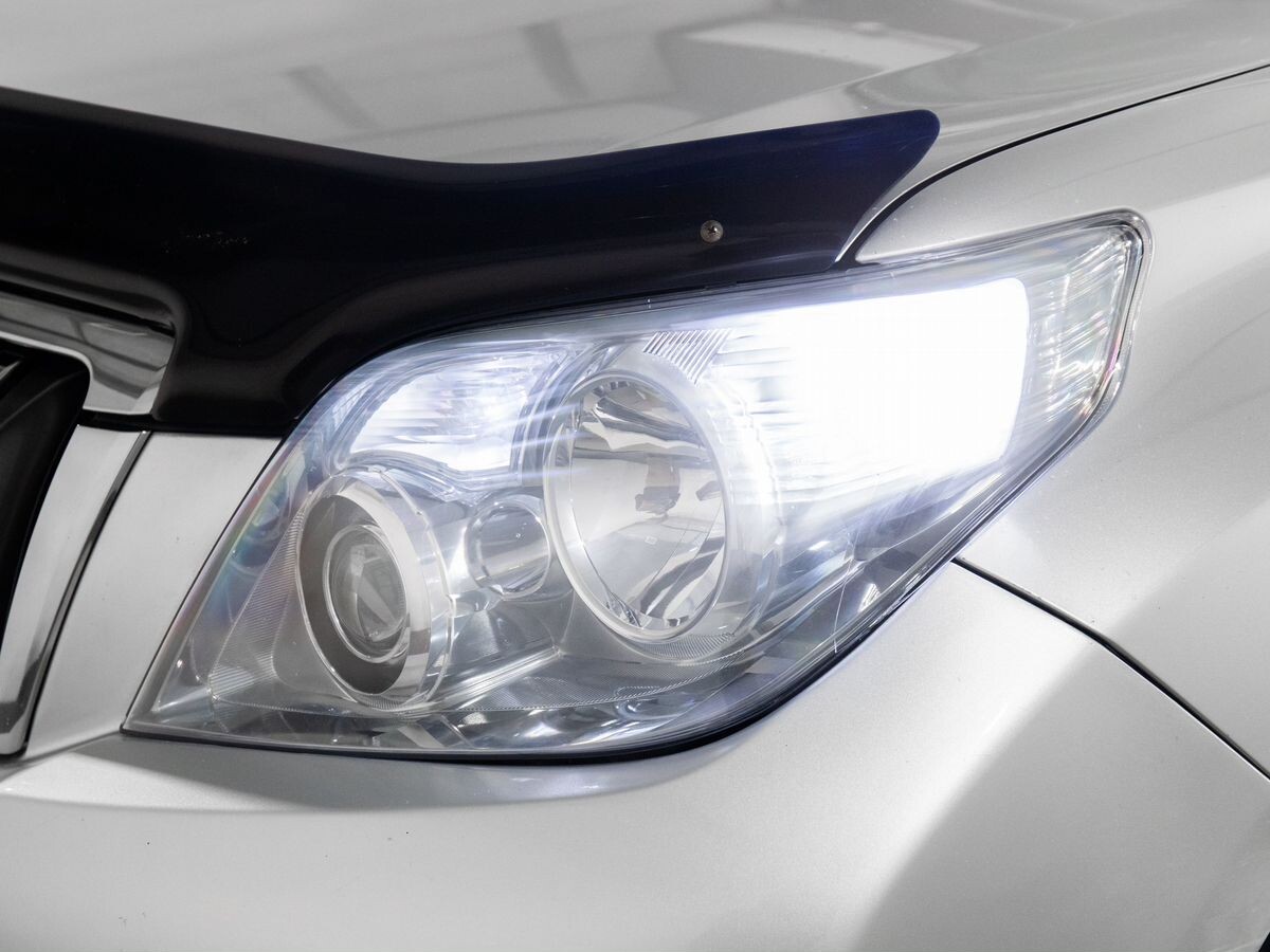 Toyota Land Cruiser Prado 2010 - фото автомобиля