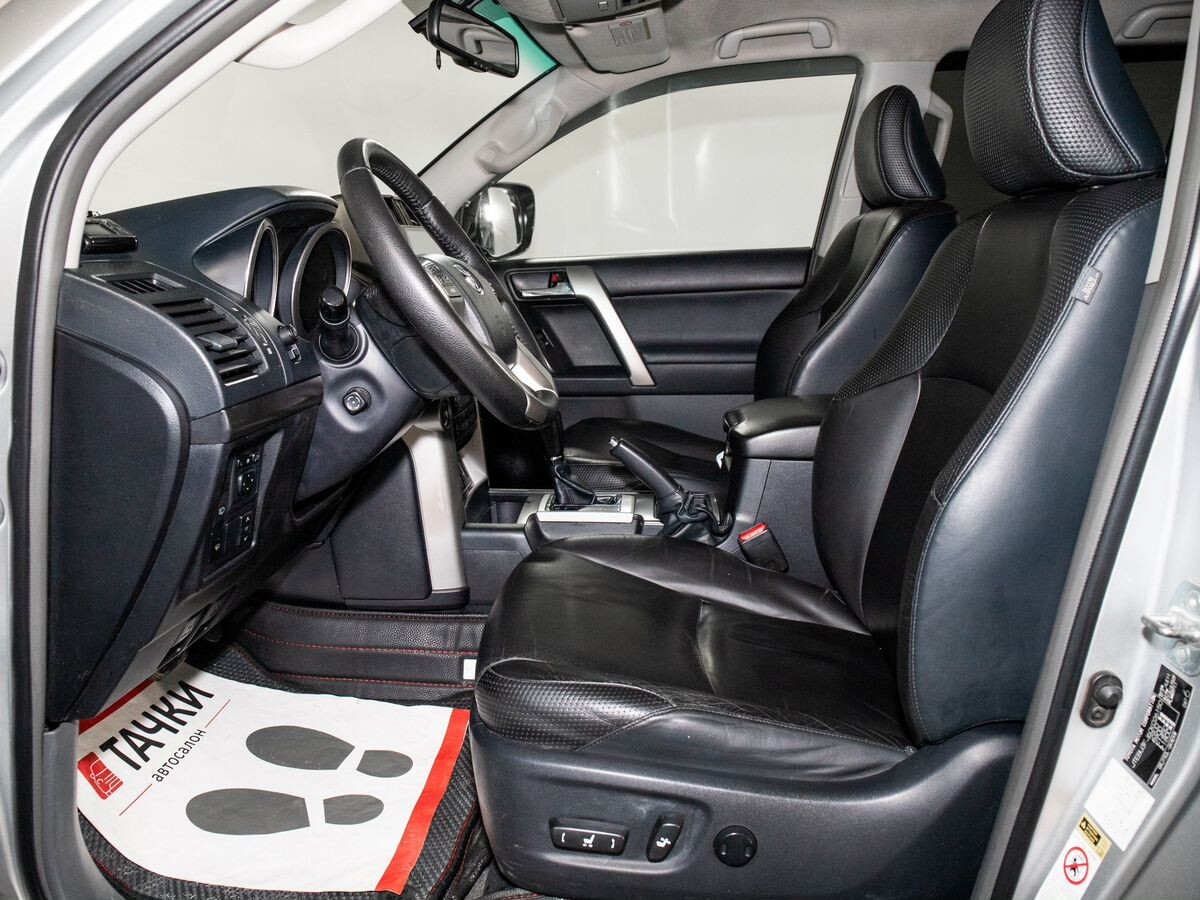 Toyota Land Cruiser Prado 2010 - фото автомобиля