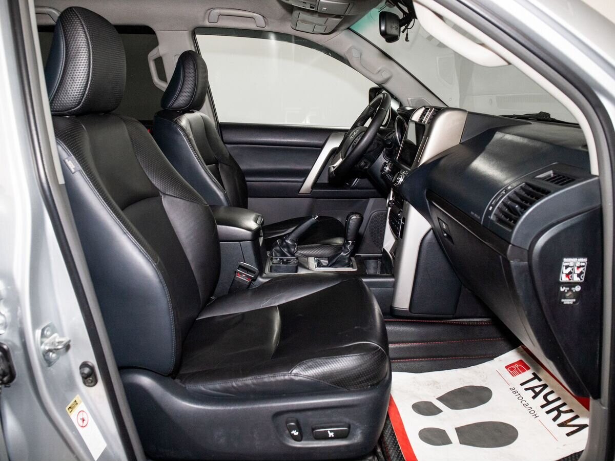 Toyota Land Cruiser Prado 2010 - фото автомобиля