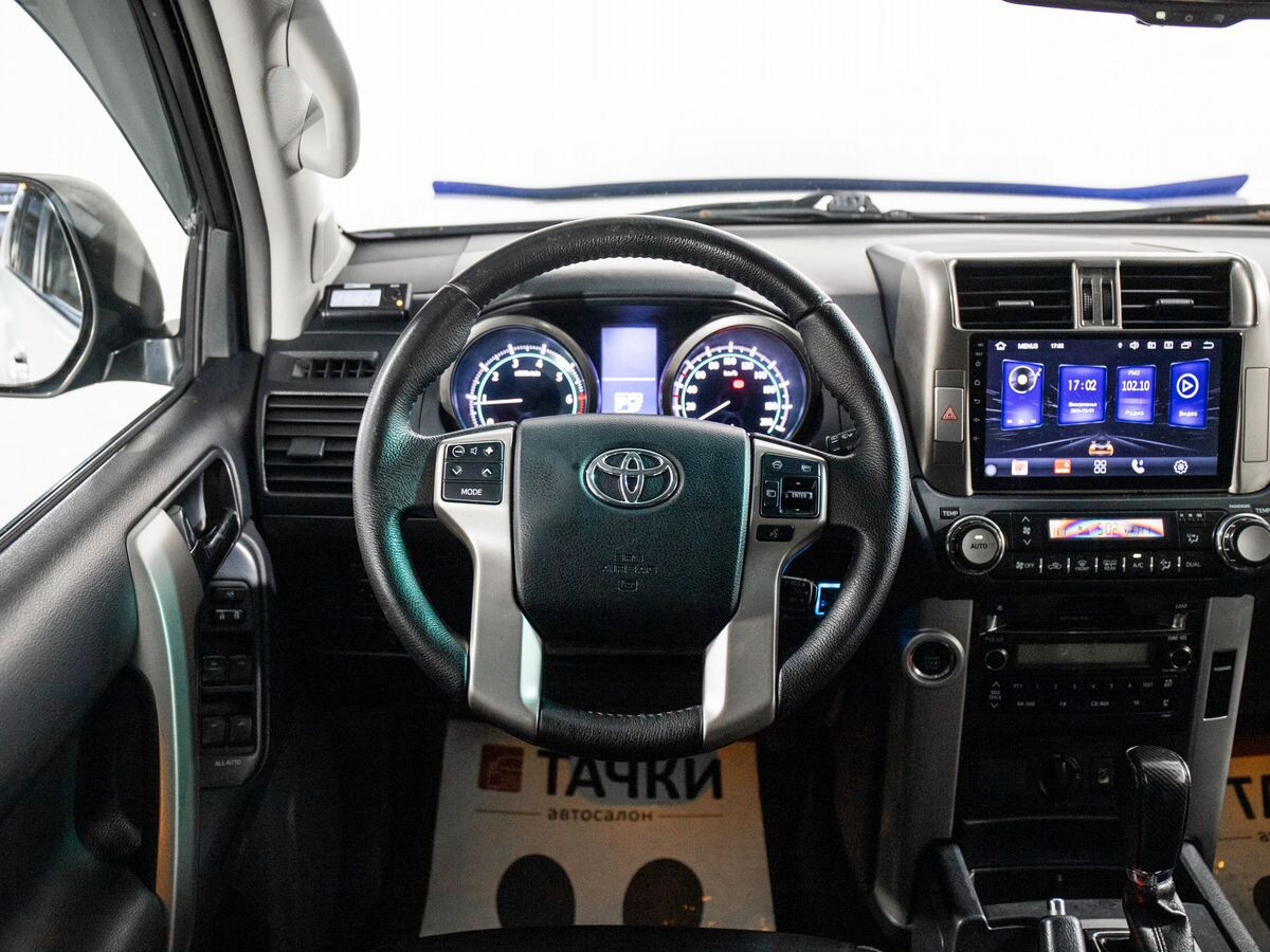 Toyota Land Cruiser Prado 2010 - фото автомобиля
