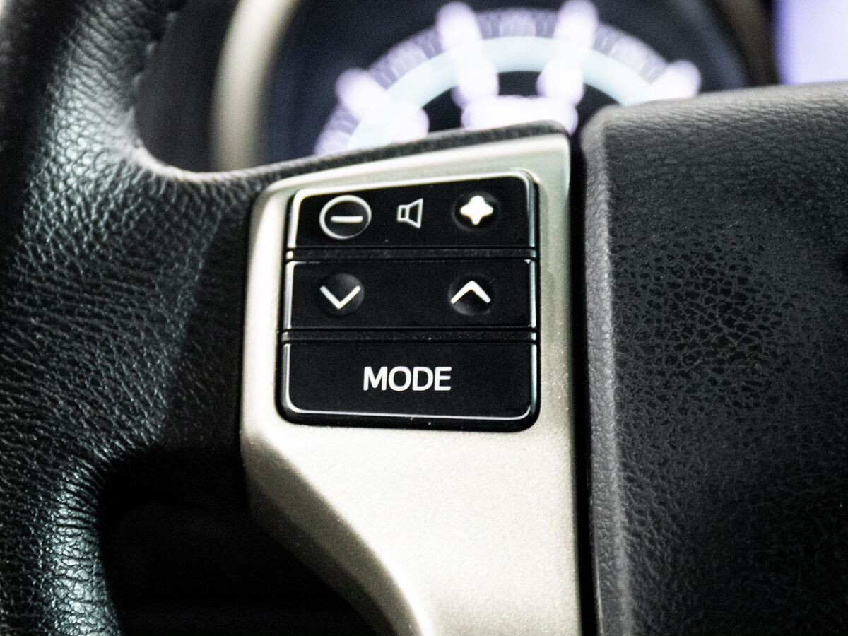 Toyota Land Cruiser Prado 2010 - фото автомобиля