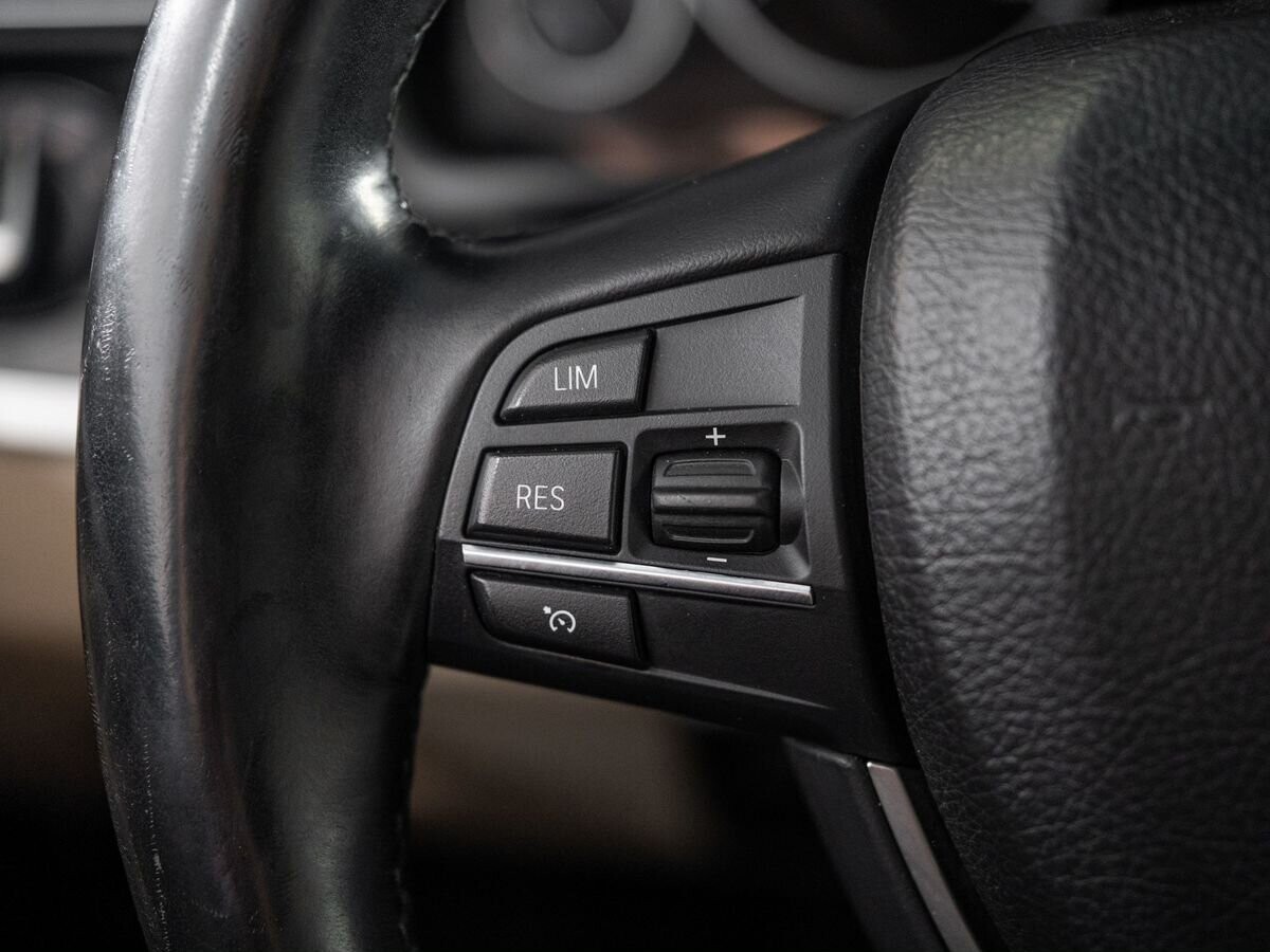 BMW 5 серии 2012 - фото автомобиля