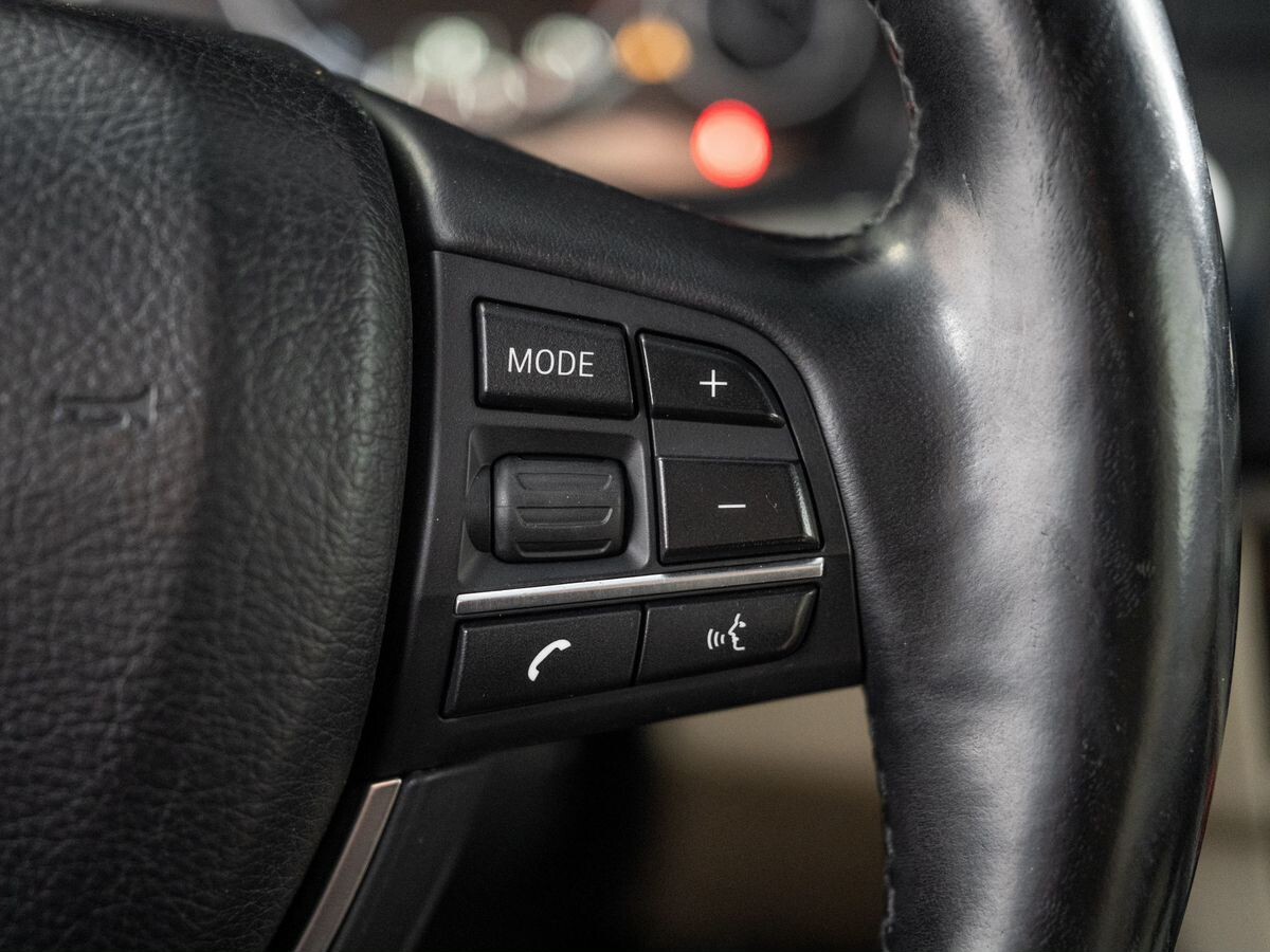 BMW 5 серии 2012 - фото автомобиля