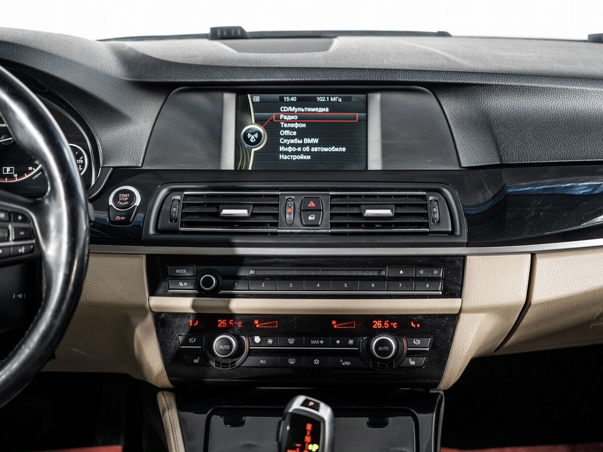 BMW 5 серии 2012 - фото автомобиля