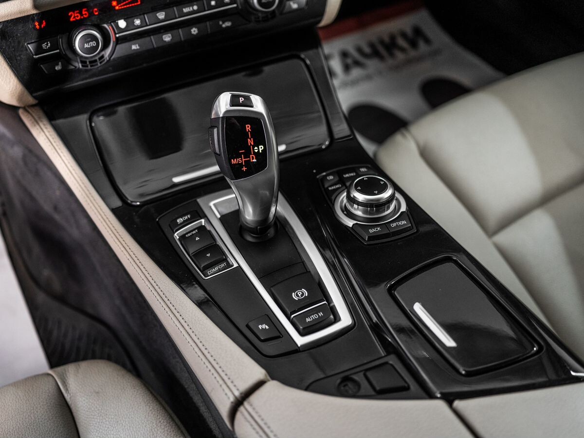 BMW 5 серии 2012 - фото автомобиля