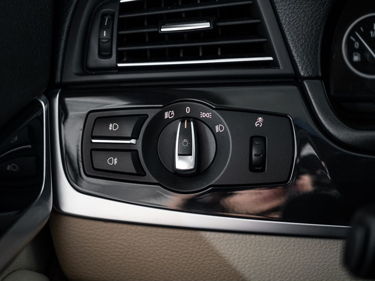 BMW 5 серии 2012 - фото автомобиля